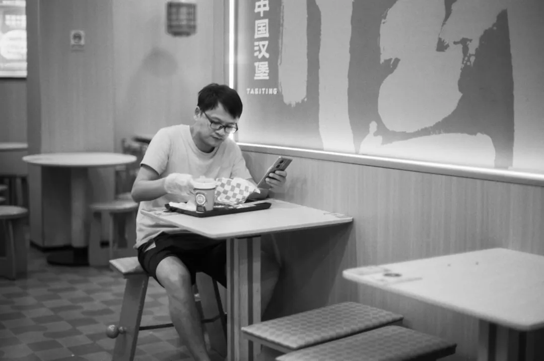 户外运动手表心率监测技术原理与数据准确性分析